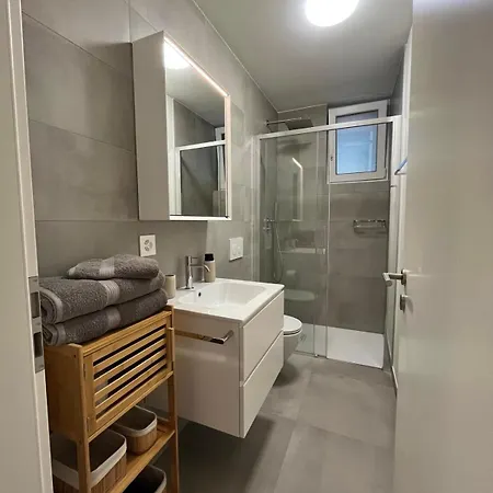 A Pochi Passi Dalla Storica Citta Vecchia Di Locarno *