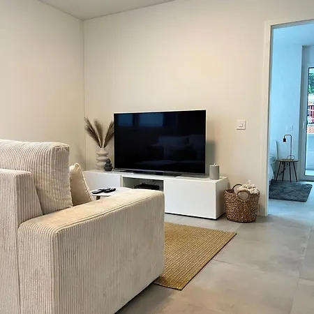 A Pochi Passi Dalla Storica Citta Vecchia Di Locarno Solduno