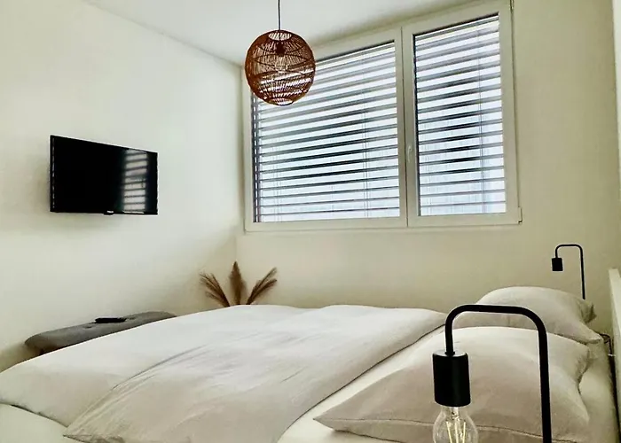 A Pochi Passi Dalla Storica Citta Vecchia Di Locarno